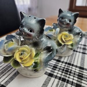 Charming Vintage JAPAN cat Salt & Pepper Set